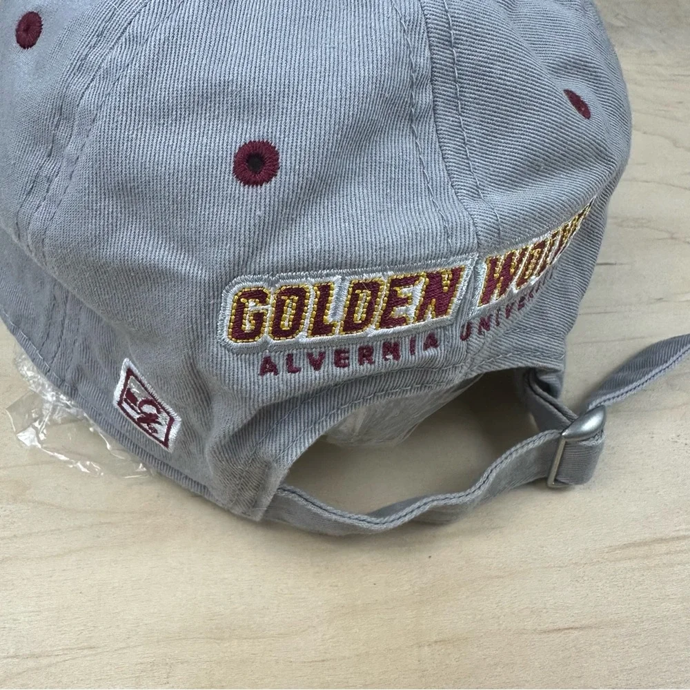 Albernia university hat